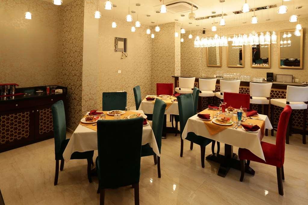 Comfort Inn Sapphire Jaipur Restaurant bilde