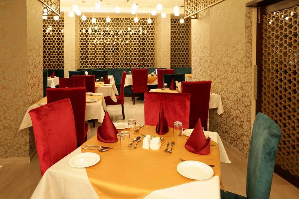 Comfort Inn Sapphire Jaipur Restaurant bilde